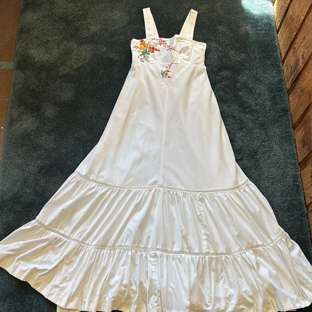 Vintage 1976 Young Edwardian White Cotton Maxi Sundress, Floral Embroidery, EUC - Picture 10 of 15